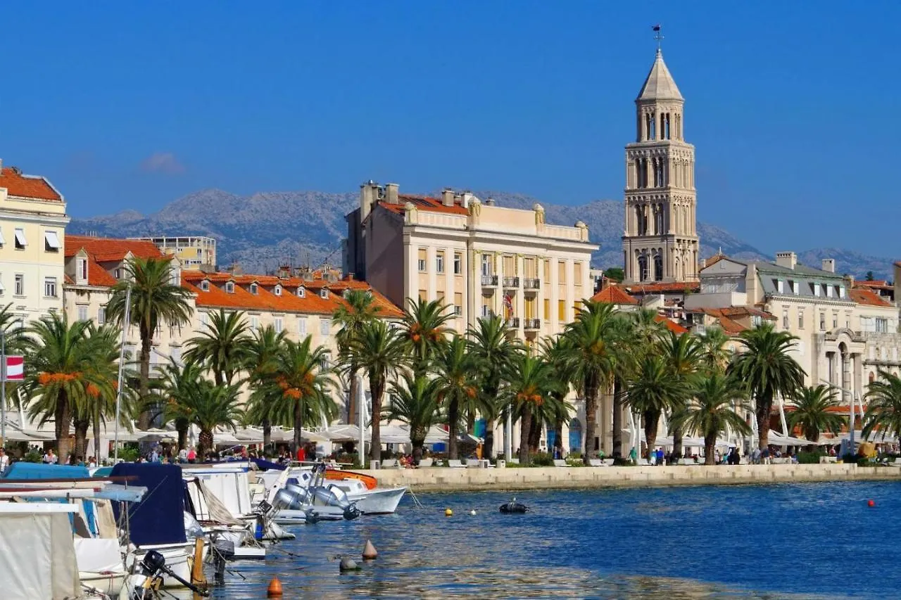 B&A - Center Of Split Apartment