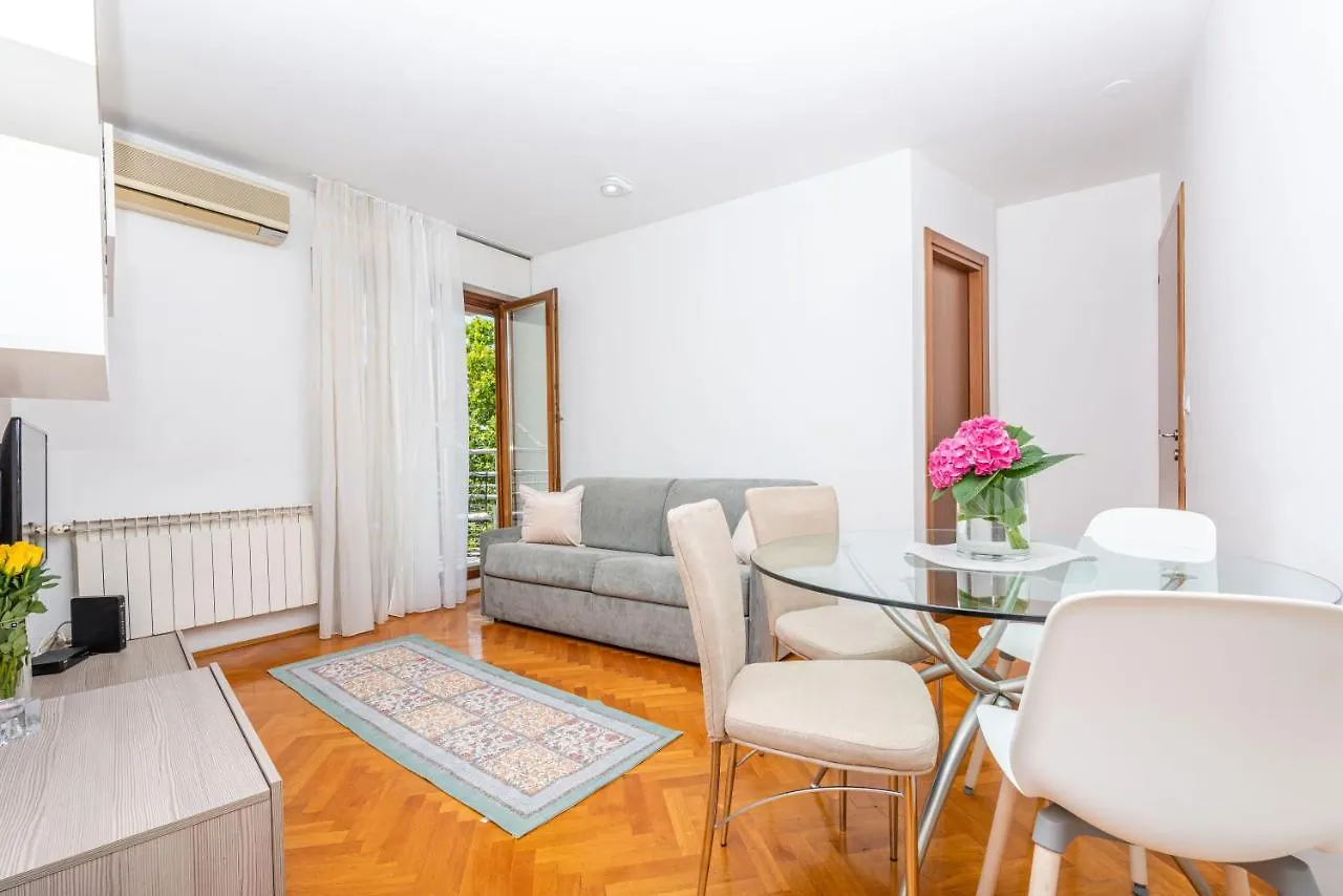 B&A - Center Of Split Apartment